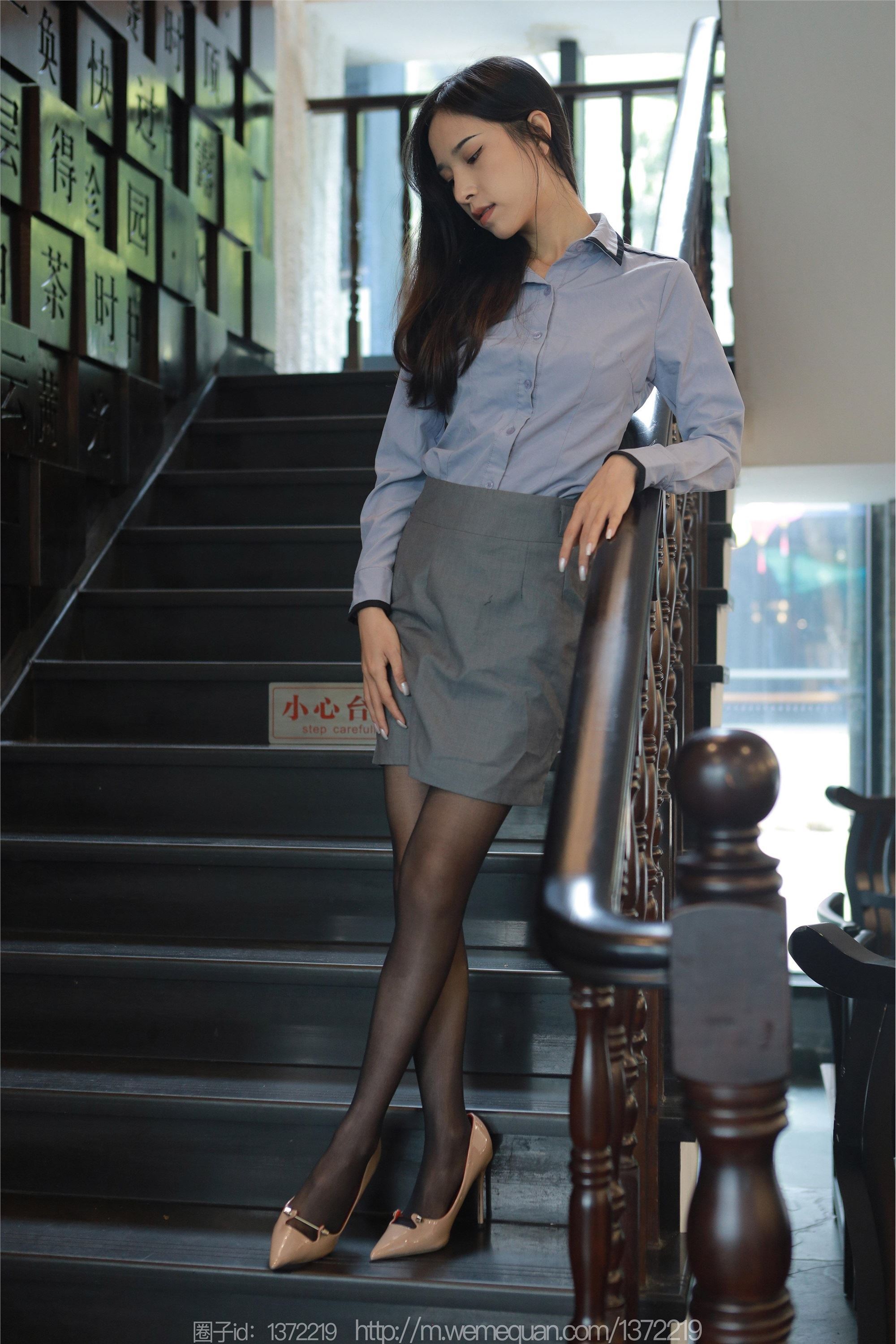 IESS异思趣向  2023.08.02 丝享家 1496 美子《楼梯上的春光》